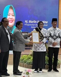 Kepala Perpusnas Kukuhkan Marlin Agustina Sebagai Bunda Literasi Kota Batam