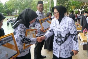 WARTA FOTO: Wagub Marlin Hadiri Hari Guru Tingkat Kota Batam