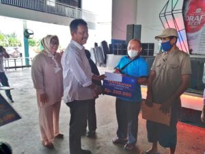 HMR & Marlin Terus Bagikan BLT untuk Bantu Masyarakat, Kini Giliran Batuampar