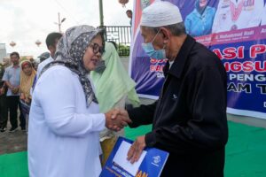 WARTA FOTO: Dahsyat, Digandeng HMR, Marlin Salurkan 8.267 BLT di Sagulung