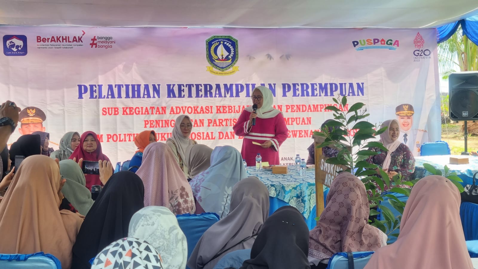 WAGUB Marlin, memberi sambutan di sela membuka Pelatihan Keterampilan Perempuan di Natuna Dive Resort, Sepempang, Kabupaten Natuna, Minggu (11/12/2022).