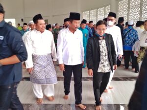 WARTA FOTO: HMR, Marlin, Buya Arrazy & Ribuan Warga Doa Bersama di Masjid Tanjak