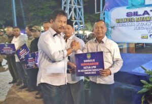 Bagi Insentif RT/RW Kecamatan Sagulung, HMR, Contohkan Kolaborasi Bangun Batam