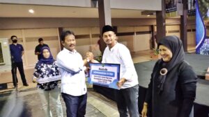 Serahkan Insentif, HMR Puji Dukungan RT/RW Se-Kecamatan Lubukbaja Sekeras Baja!