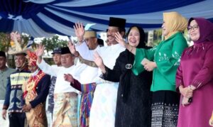 Lautan Massa Pawai Budaya HJB Ke-193, Lambaikan Tangan ke Marlin & HMR