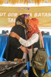 WARTA FOTO: Sri Mulyani Nangis di Pelukan Marlin Usai Dapat Hadiah Motor di HUT GOW