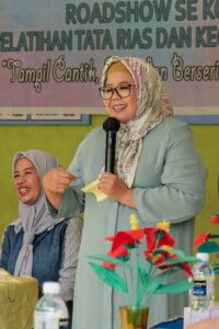 WARTA FOTO: Marlin Buka Pelatihan Tata Rias agar Tampil Cantik untuk Orang Terkasih
