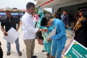 HMR Bagikan Bahan Pokok hingga Beasiswa BAZNAS Batam untuk Warga Belakangpadang