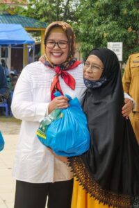 WARTA FOTO: Wagub Marlin Salurkan Bantuan BAZNAS ke Warga Belakangpadang