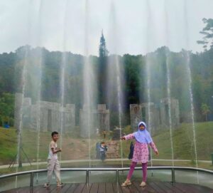 Asiknya, Isi Liburan Sekolah, Bermain Air Mancur dan Rusa di Taman Rusa Sekupang