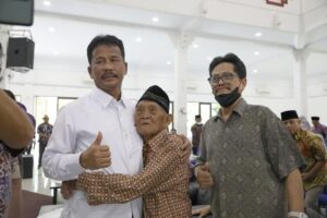 Hari Jadi PPOB Ke-16, Kepala BP HMR Kaget Tiba-tiba Dipeluk Erat Seorang Kakek