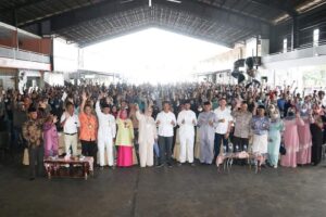 Bagikan BLT di Batuampar dan Seibeduk, Marlin Inspirasi Masyarakat agar Saling Bantu