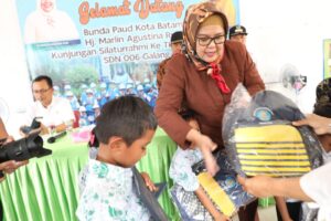 WARTA FOTO: Canda Wagub Marlin Bersama Murid TK Satu Atap, SDN 006 Galang