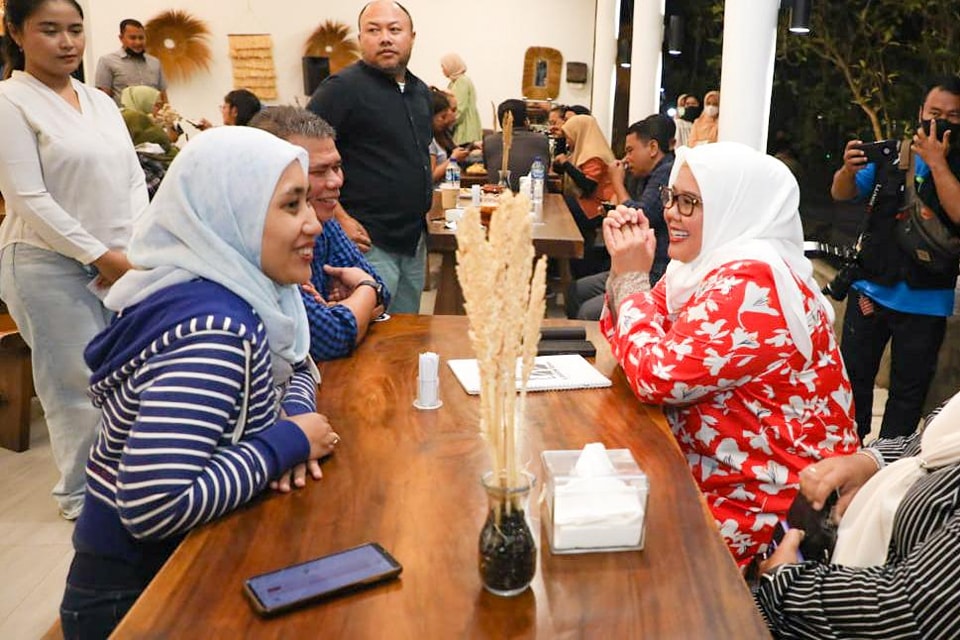 WAGUB Marlin, didampingi Asisten Pemerintahan dan Kesra Setdako Batam Yusfa Hendri, dan Ketua Jupe Batam Naim di Keboon Kopi, Palm Spring, Batamcentre, Kota Batam, Rabu (4/1/2023) petang.