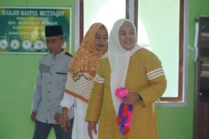 Menggebrak Lagi, Wagub Marlin Bantu Pasarkan Produk Unggulan Desa di Natuna