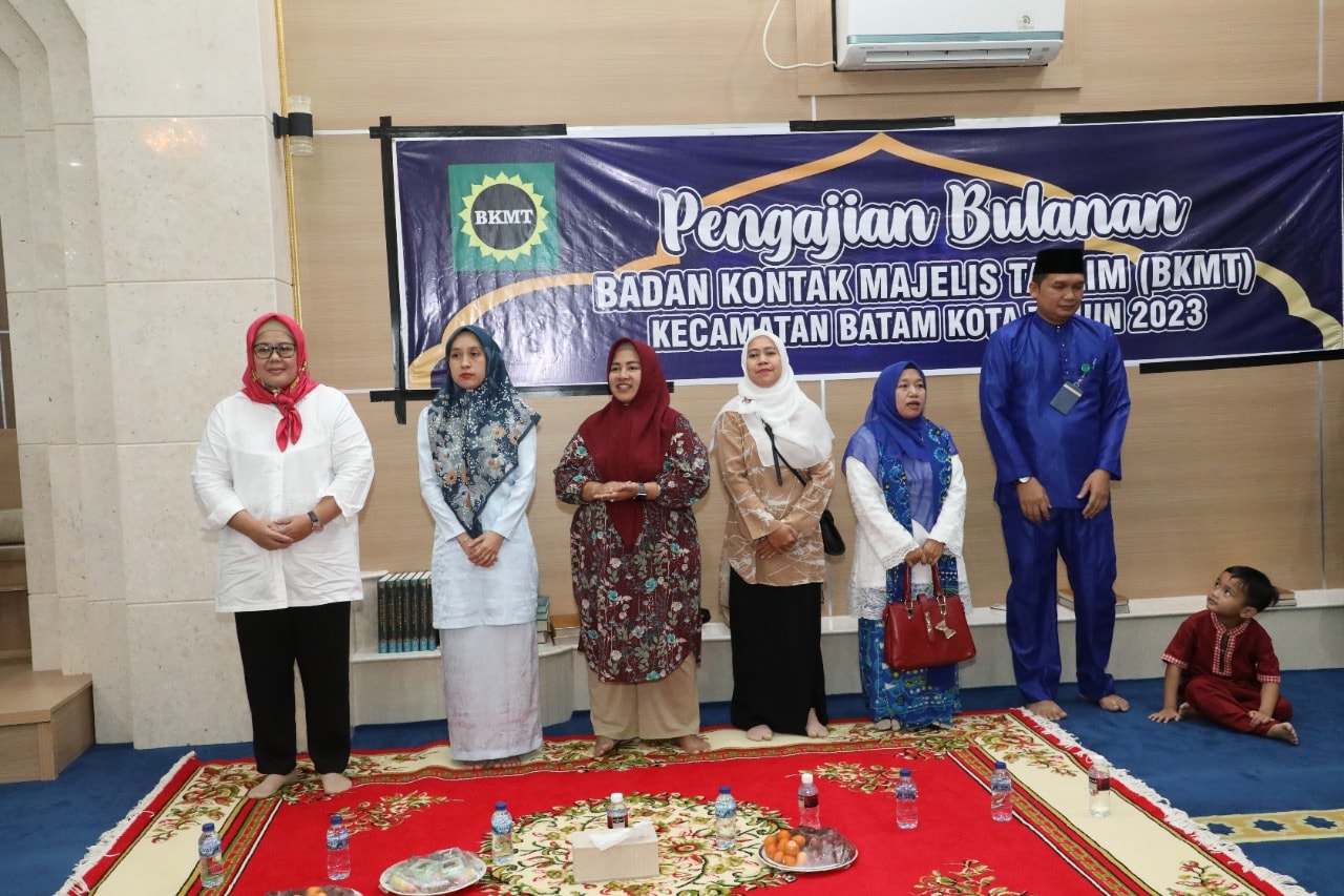 WAGUB Marlin, di sela menghadiri kegiatan rutin bulanan BKMT Batamkota, berupa pengajian di Masjid Jamik Al Ikhlas, Seipanas, Jumat (20/1/2023).