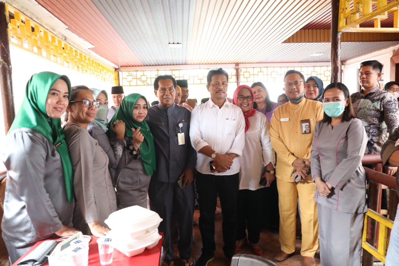 WAGUB Marlin, bersama Wali Kota Batam H Muhammad Rudi (HMR) foto bersama usai menghadiri Musrenbang Kelurahan Bengkonglaut, Kecamatan Bengkong, Kota Batam, Jumat (20/1/2023) siang.