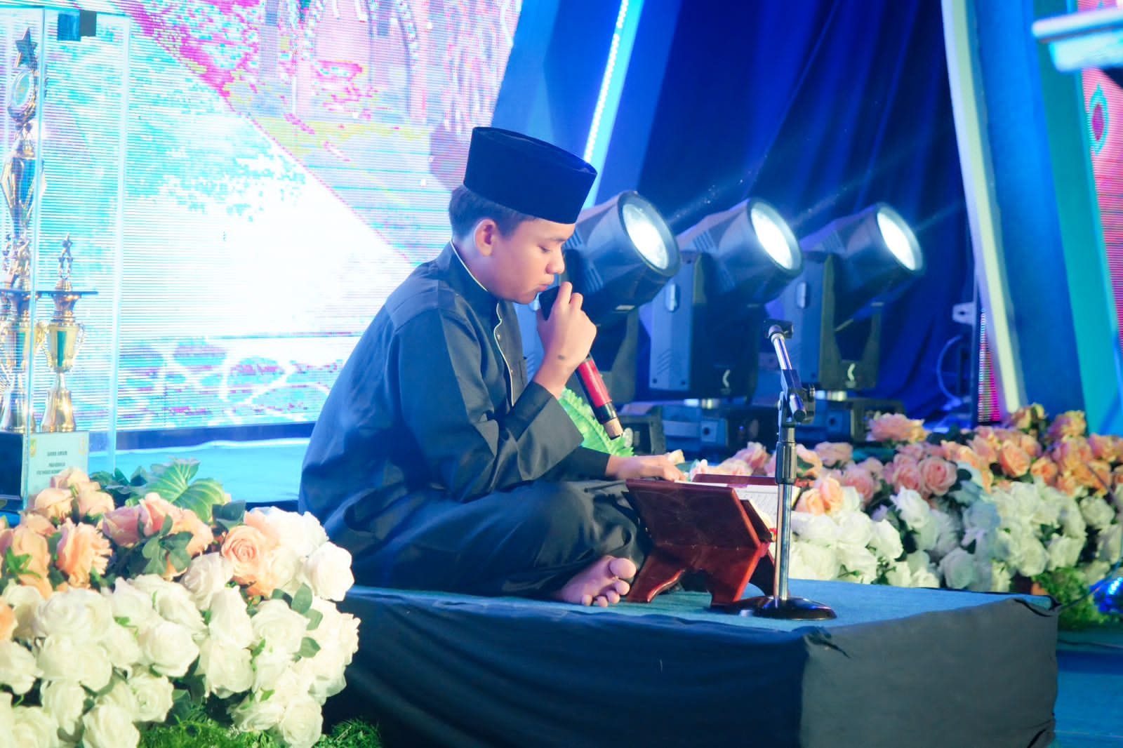 PEMBACAAN ayat suci Alquran, pada Pembukaan STQ IX Tingkat Kecamatan Sagulung, di Masjid Darul Muttaqin Tunas Regency, Kelurahan Seibinti, Sagulung Minggu (5/2/2023) malam.