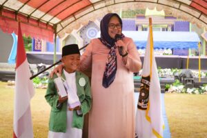 Berani Dites Hafalan Alquran, Bocah SD ini Dapat Hadiah Ponsel dari Wagub Marlin