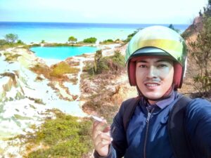 Tamasya ke Danau Tosca Sambau, Nongsa, Pemandangannya Seperti di Planet Lain