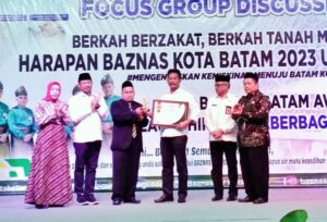 HUT Ke-22 BAZNAS Batam, HMR Dapat Anugerah Pemimpin Pendukung Gerakan Zakat