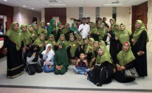 Ekspresi Bahagia Ibu-ibu Muslimat NU Tanjungpinang Timur Bertemu HMR di Batam
