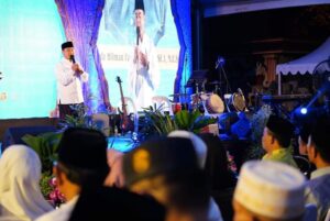 Isra Mikraj Kota Batam, Lautan Warga Ikut Berselawat & Dengar Tausyiah Ustaz Hilman
