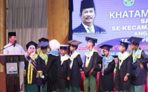 Cara Unik HMR Bangun Karakter di Wisuda Anak-anak TPQ Se-Kecamatan Batuampar