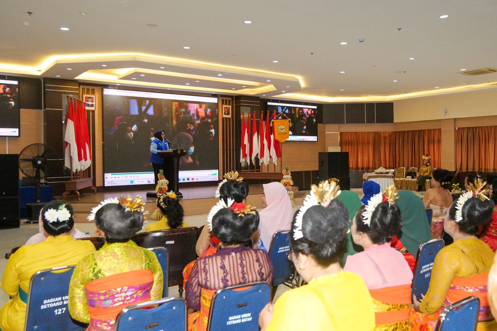 WAGUB Marlin memberi sambutan di sela menghadiri Perayaan HUT Ke-35 WHDI, di Aula Lantai 4, Pemko Batam, Minggu (26/2/2023).