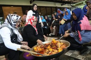 Di Natuna, “Chef” Marlin Ungkap Resep Rahasia Bikin Seafood Tumpah yang Lezat