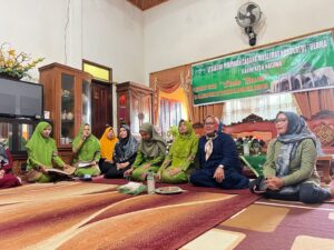 WARTA FOTO: Marlin Bersilaturahmi dengan PC Muslimat NU Natuna & Serahkan Bantuan
