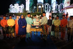 WARTA FOTO: Sagulung Juara Umum STQH Kota Batam, Wagub Marlin Ikut Serahkan Piala