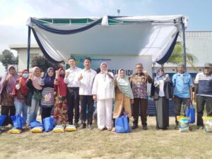 HMR Ajak Marlin & Jefridin Guyur Warga Batuampar dengan Sembako Bersubsidi
