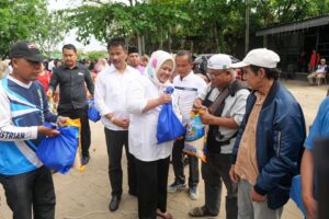 WARTA FOTO: Dari Galang hingga Bengkong, Marlin Giat Bagi-bagi Sembako Bersubsidi