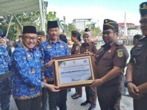 Berjasa Selamatkan Aset Daerah, HMR Beri Penghargaan Kajari Batam & Jajaran