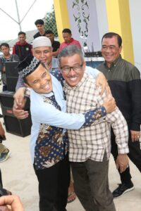 Momen saat Jefridin Dipeluk Ustaz Maulana yang Bangga karena Sama-sama dari Bugis