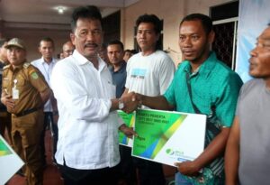 Bagaimana Nelayan Bulang Tak Bahagia, HMR Datang Bagikan Ratusan Kartu BPJS