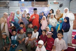 SAFARI RAMADAN: Bagai Oase, Masyarakat Berebut Tanda Tangan & Foto Bersama Jefridin