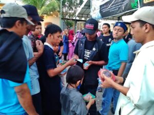 MOZAIK RAMADAN: Ratusan Warga Antre Masuk ke Kampung Ramadan Masjid Sukajadi