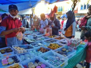 MOZAIK RAMADAN: Meriah Pasar Ramadan Botania Road, Banyak Pilihannya & Enak-enak