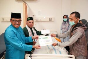 Punggung Indah Melepuh Usai Masuk dalam Minyak Panas, Jefridin Bawa Bantuan Baznas
