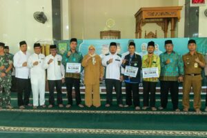 WARTA FOTO: Marlin & Jefridin Serahkan Insentif untuk Tokoh Agama Se-Nongsa