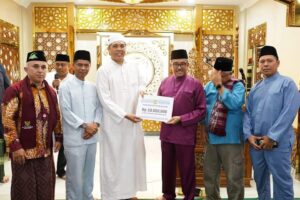 SAFARI RAMADAN: Di Masjid Baitul Falah, Jefridin Bagi Bantuan & Motivasi Sukses Usaha