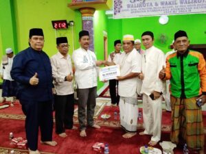 SAFARI RAMADAN: Di Masjid Al Jihad, HMR Ajak Masyarakat Mengubah Batam Lebih Baik