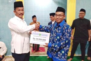 SAFARI RAMADAN: Pengurus Musala Nurul Hikmah Senang, HMR Kabulkan Harapannya