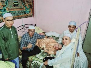 Jenguk Ustaz Arsyad yang Terbaring Sakit, Begini Adab Jefridin Memuliakan Ulama