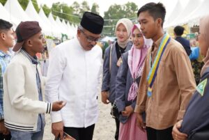 Kala Jefridin Dicegat & Mendengar Aspirasi Mahasiswa di Penutupan Kemenag Expo 2023