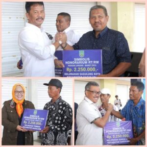 HMR, Marlin dan Jefridin Kompak Bagikan Insentif Ketua RT/RW se-Kecamatan Sagulung