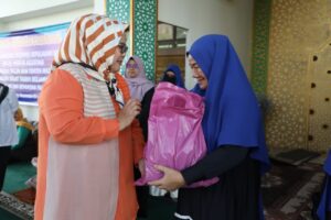 WARTA FOTO: Wagub Marlin Tebar Kebaikan Ramadan di Bengkongpalapa