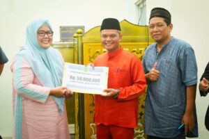 WARTA FOTO: Khidmat Penuh Canda, Safari Ramadan Marlin di Masjid Baitul Muhajirin